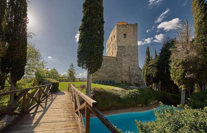 Stay in a Castle in Italy